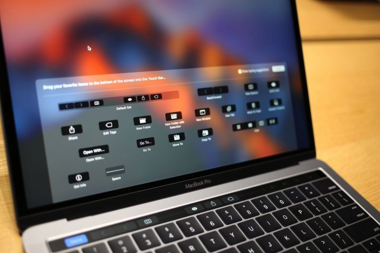 Sau thành công của Macbook Pro cũ,Apple giới thiệu MacBook Pro 2016