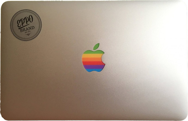 rang trí chiếc Macbook của bạn bằng những sticker