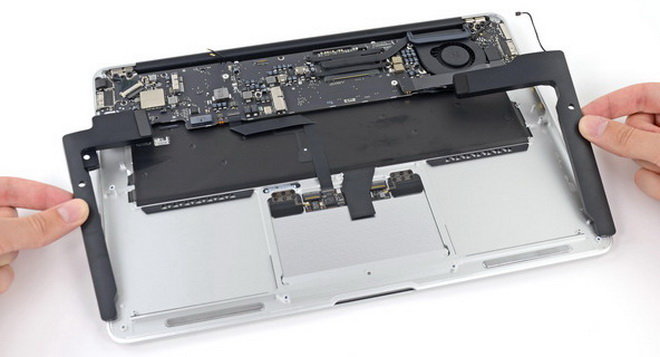 "phẫu thuật" Macbook Air 13 inch cũ chính hãng