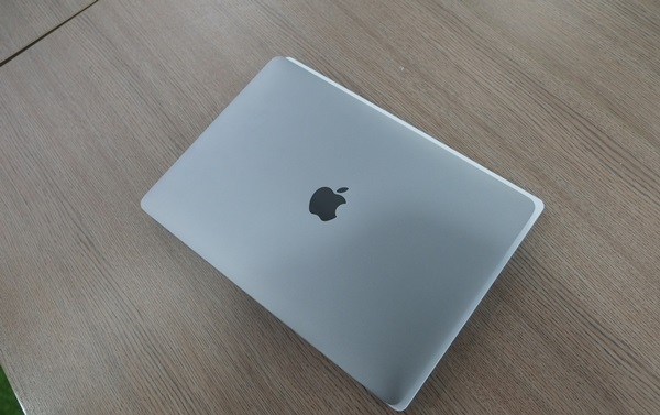 Macbook Pro touchbar 13 inch cũ 2016