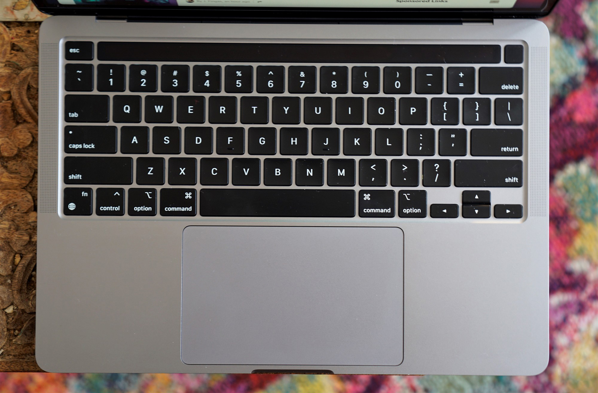 MacBook Pro M1: Bàn phím, Trackpad và Touch Bar