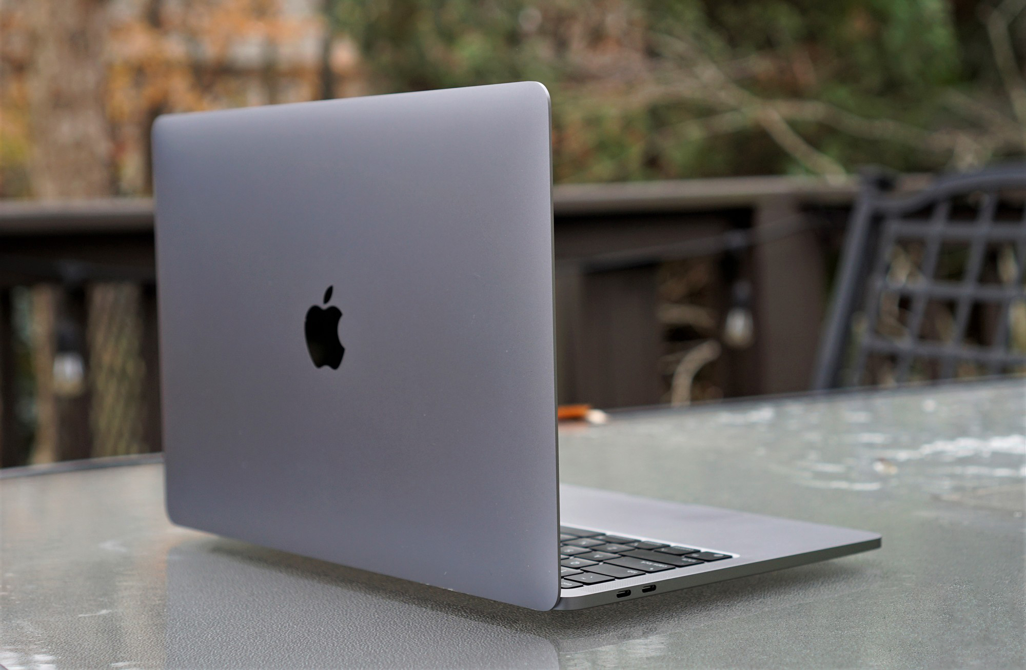 MacBook Pro M1: Thiết kế & Cổng kết nối