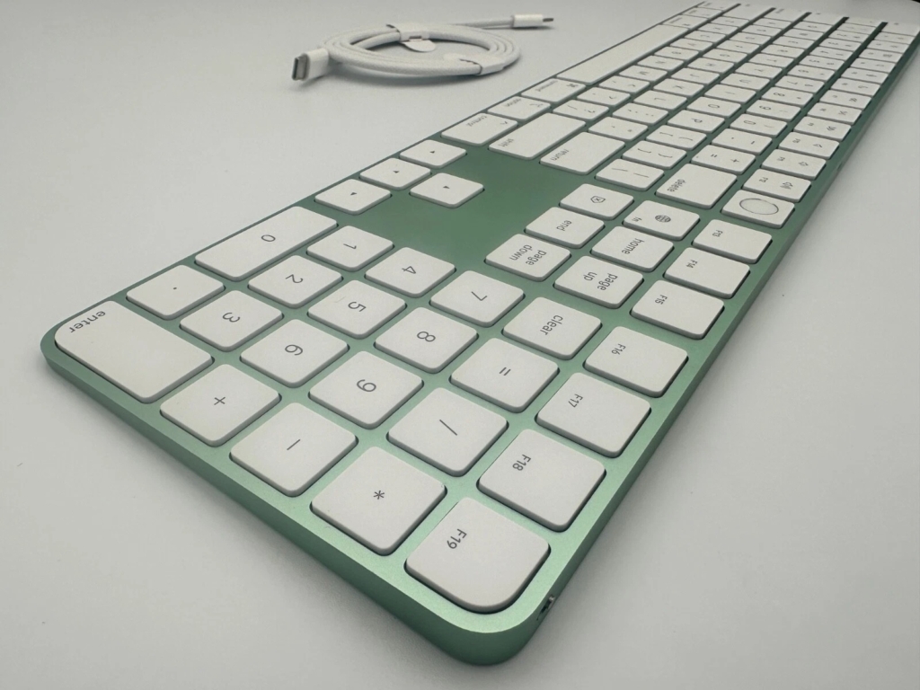 Apple Magic Keyboard with Touch ID and Numeric Keypad 2024 (USB-C) for Mac chip Apple silicon – Like New - ảnh 3