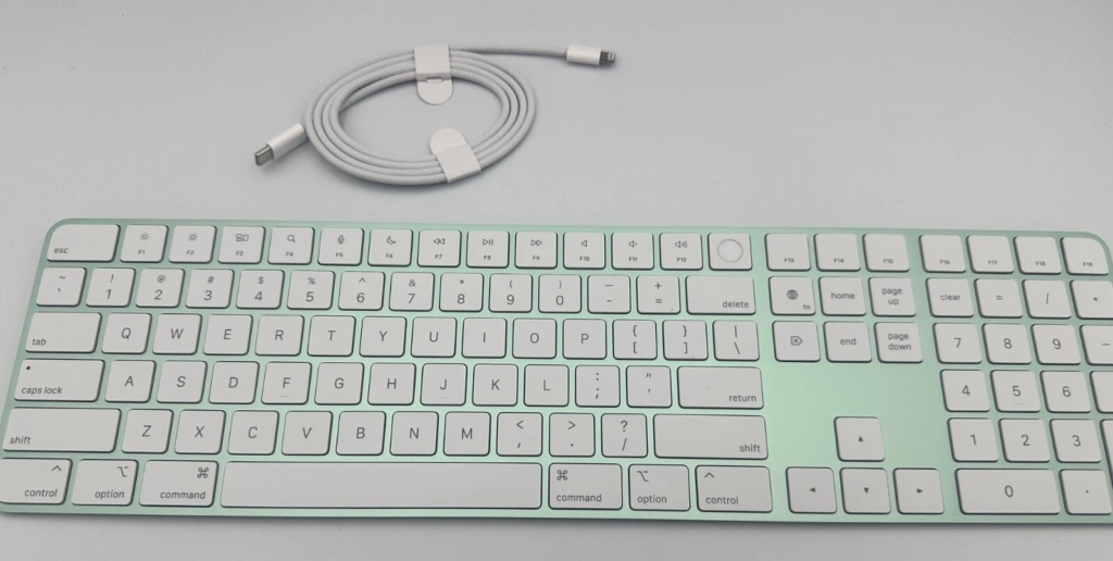Apple Magic Keyboard with Touch ID and Numeric Keypad 2024 (USB-C) for Mac chip Apple silicon – Like New - ảnh 4