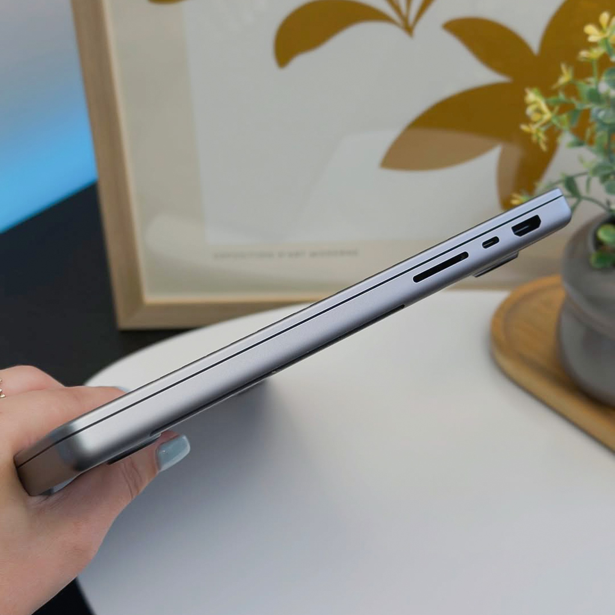 Thu Mua MacBook Cũ Giá Cao - Lên Đời Dễ Dàng Tại MACONE