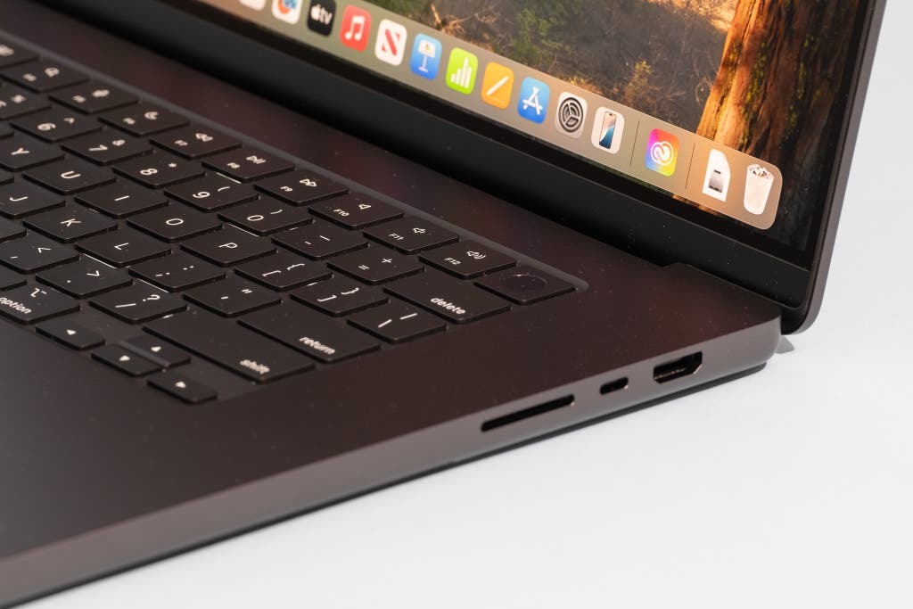 Top Laptop 15.6 Inch Hoàn Hảo Cho Nhu Cầu Học Tập Và Làm Việc
