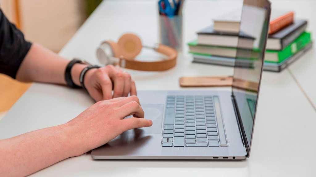 15 Mẫu Laptop Cho Học Sinh Cấp 2 Bền Đẹp Mà Bạn Nên Mua Cho Bé