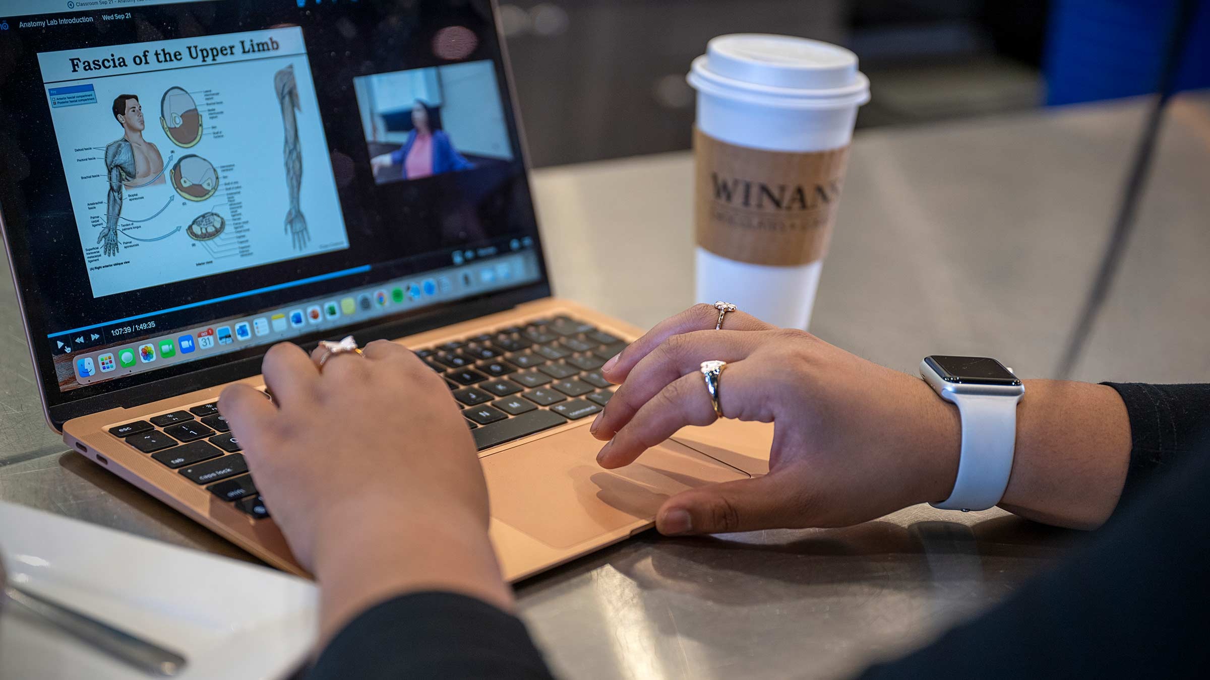 Top 15 Mẫu Laptop Cho Sinh Viên Y Khoa Đáng Xuống Tiền Nhất Năm Nay