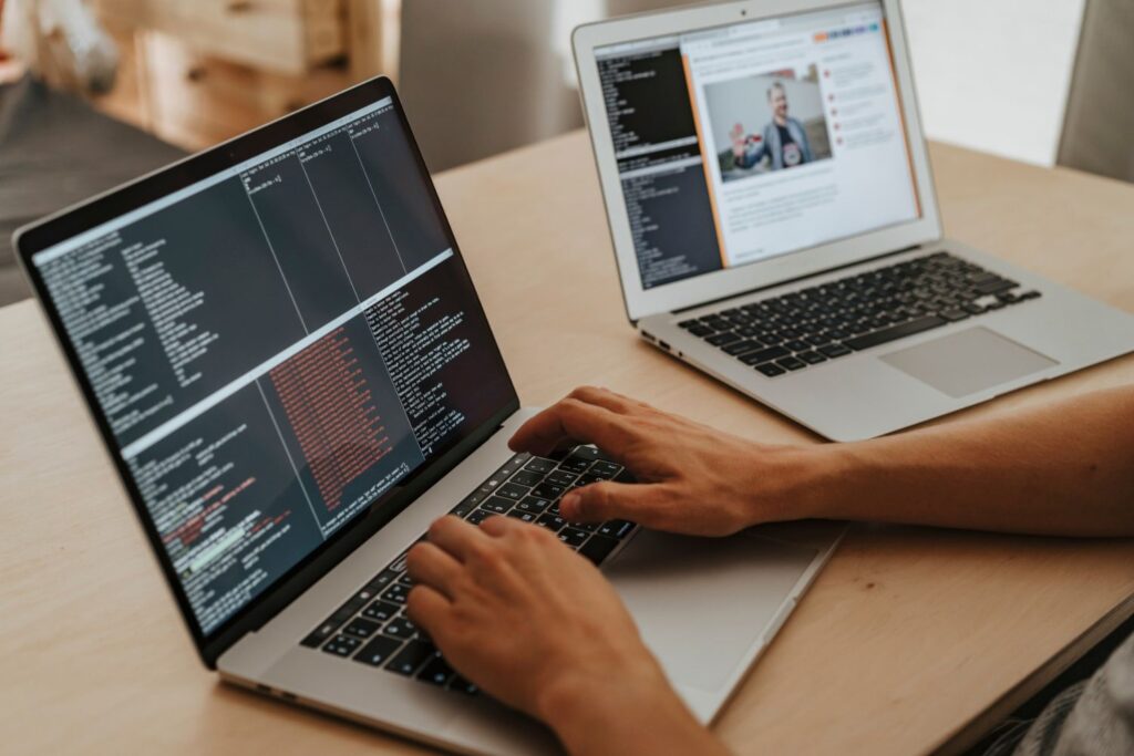 13 Mẫu Laptop Lập Trình Đáng Dùng Nhất Cho Dân IT