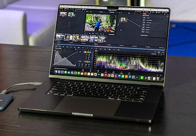 Top Laptop Pin Trâu Dùng Cả Ngày Không Lo Hết Pin Đáng Mua Nhất