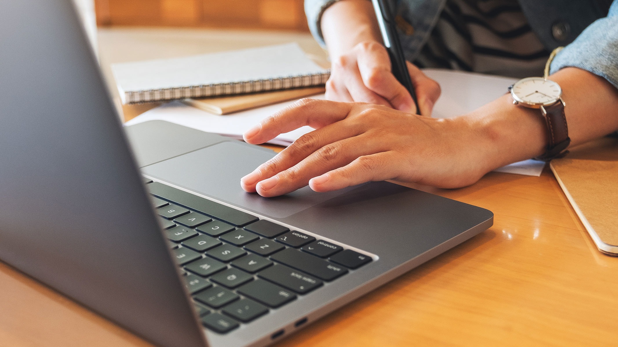Làm Thế Nào Để Chọn Laptop Sinh Viên Kỹ Thuật Bền, Đẹp?
