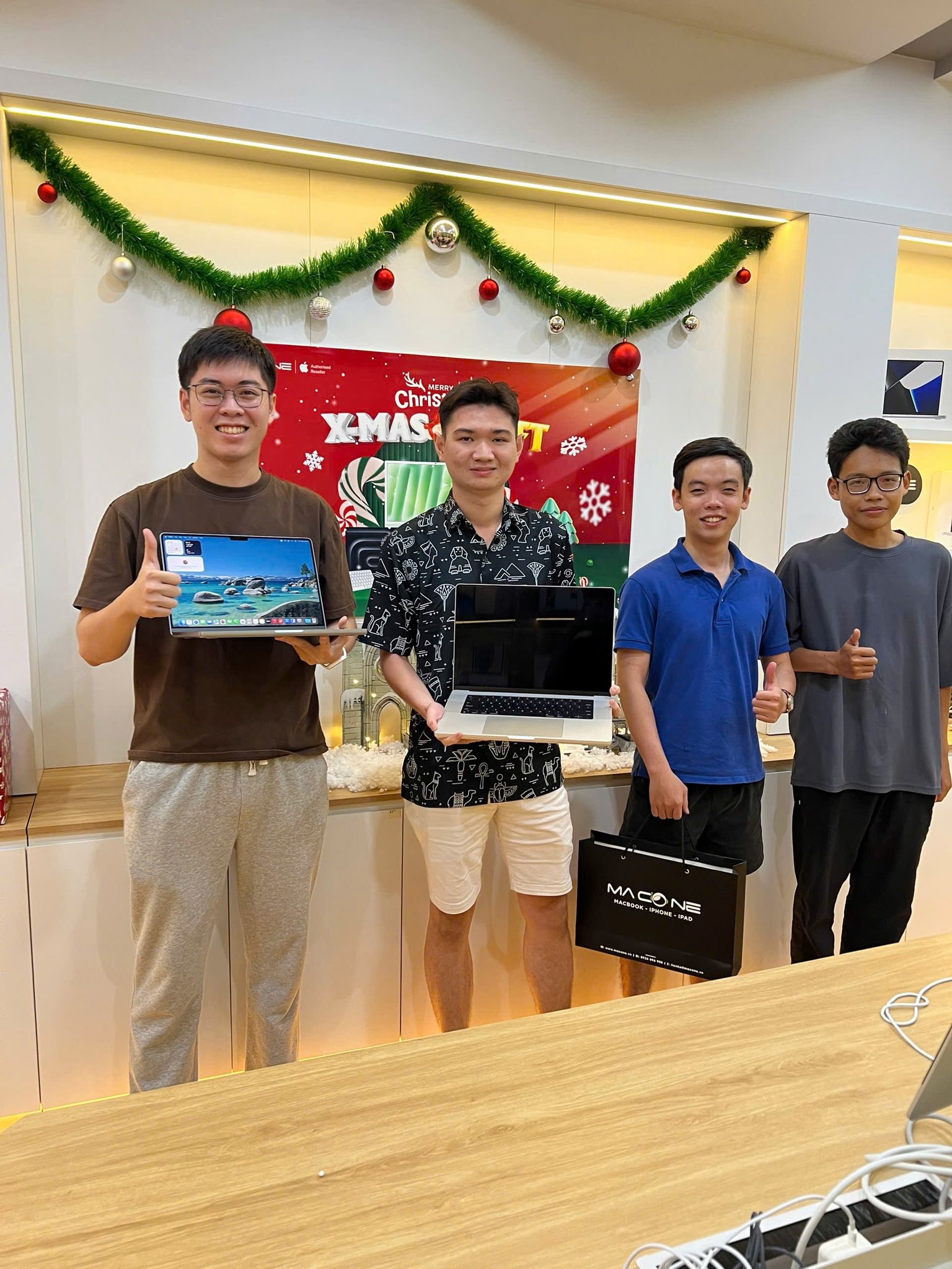 Màn hình MacBook Pro chuẩn màu Delta E < 1 quan trọng thế nào đến Sinh viên Thiết kế Đồ họa?
