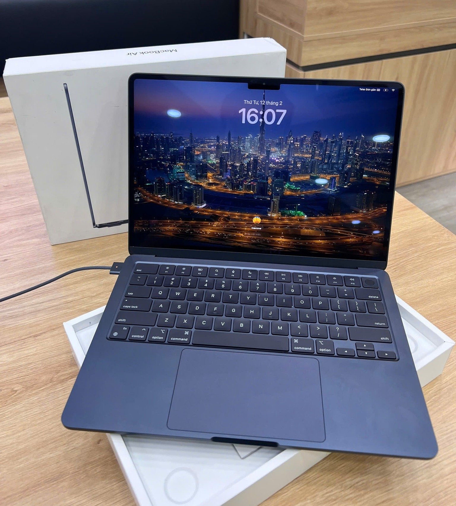 MacBook Air 15 inch Có thay thế được màn hình rời cho Sinh viên?