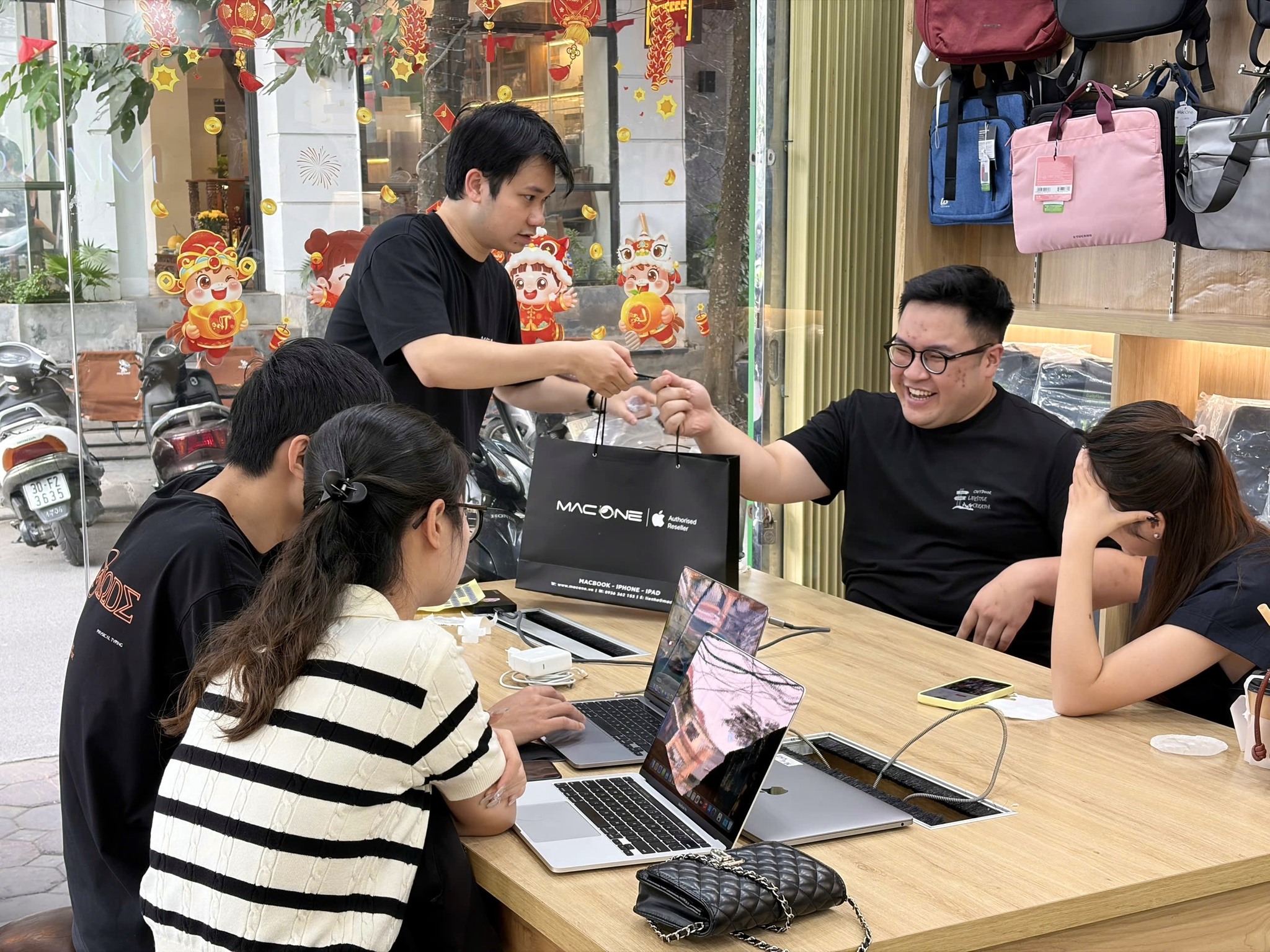 Màn hình Liquid Retina XDR MacBook Pro M5 Pro M5 Max: Đánh giá chuyên sâu