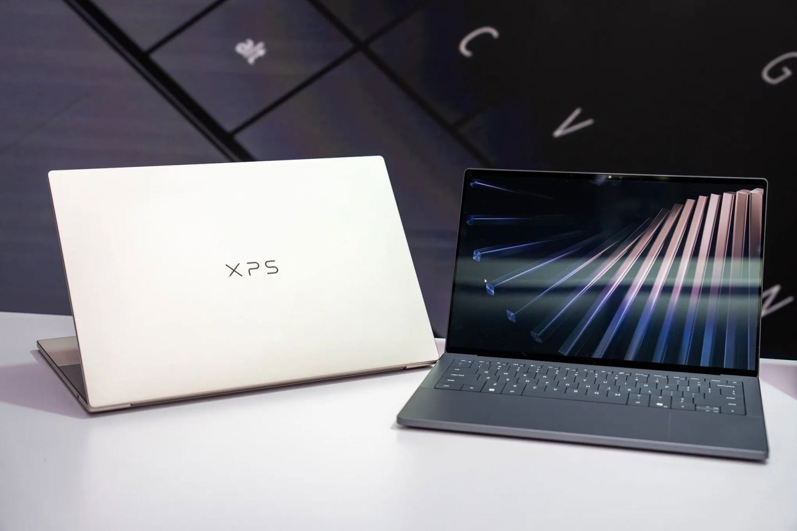 Dell XPS 14 (2026) và MacBook Pro 14 M5: chọn máy nào ở tầm giá 35–40 triệu?