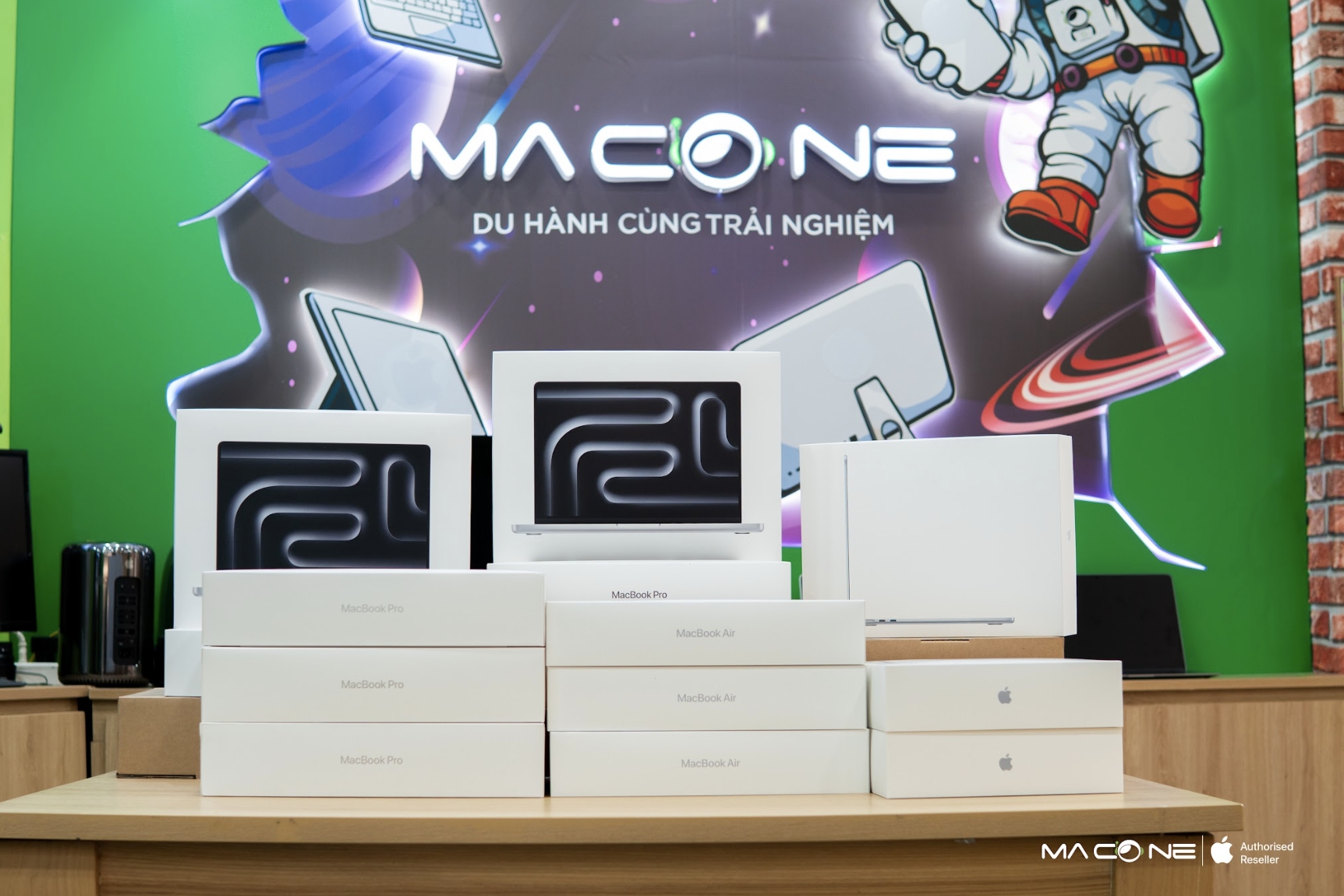 Mua MacBook Pro M5 Max doanh nghiệp: báo giá & VAT