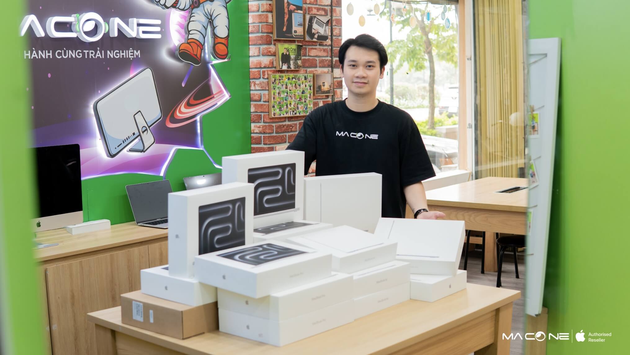 Mua MacBook Pro M5 Max doanh nghiệp: báo giá & VAT