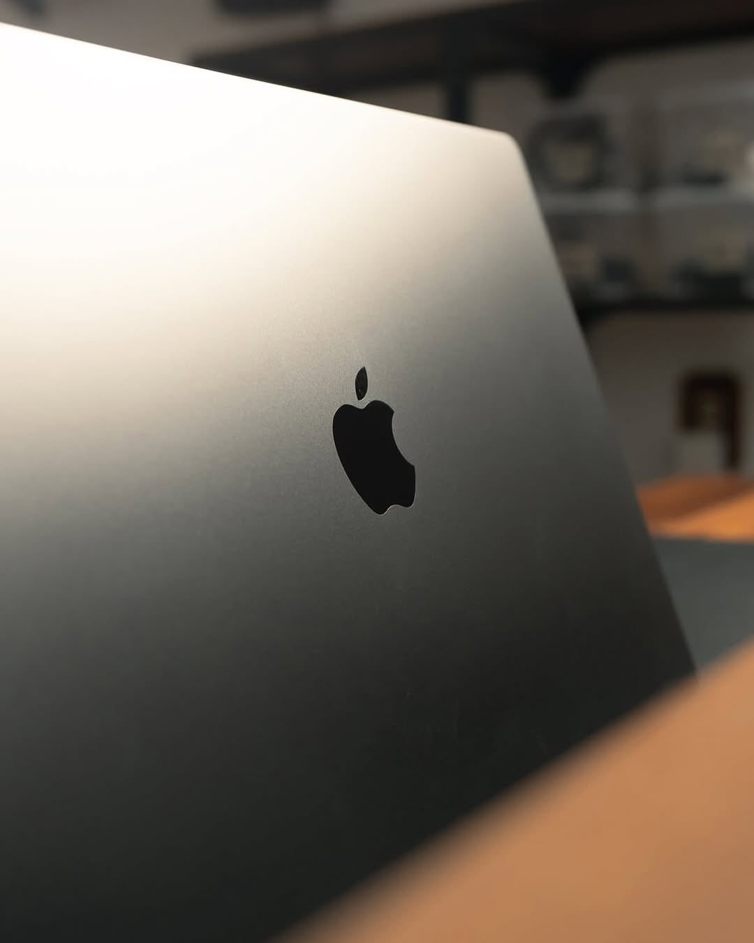 Apple Intelligence MacBook 2026: Dịch Thuật, Tóm Tắt AI Và Shortcuts