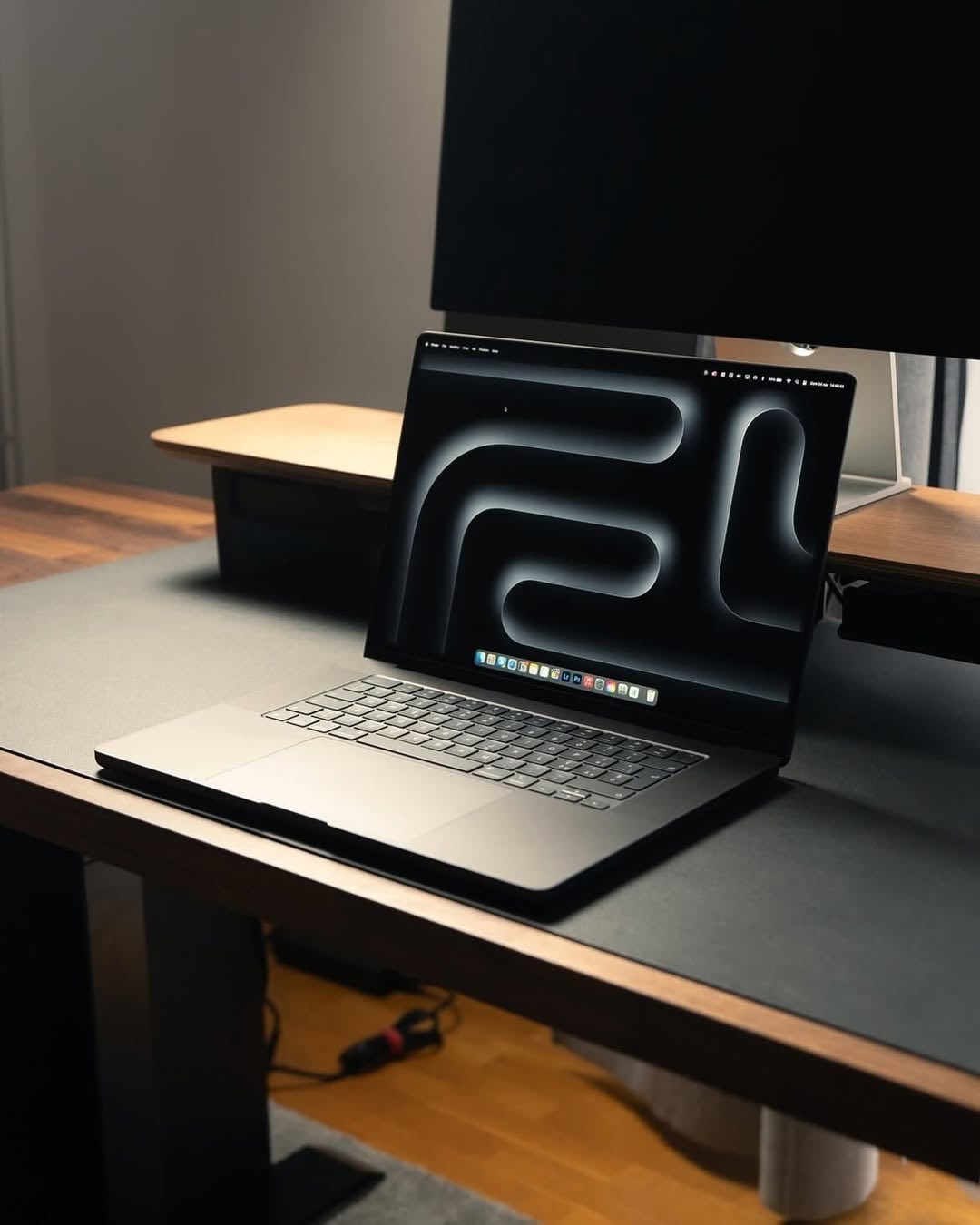 Apple Intelligence MacBook 2026: Dịch Thuật, Tóm Tắt AI Và Shortcuts
